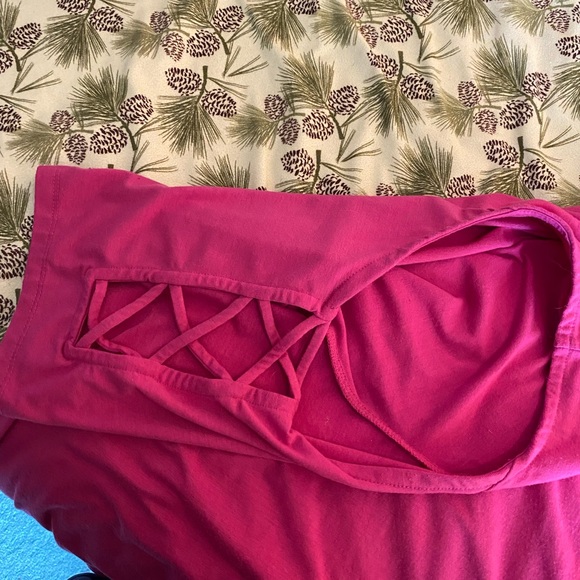 Torrid cold shoulder TShirt - Picture 3 of 5